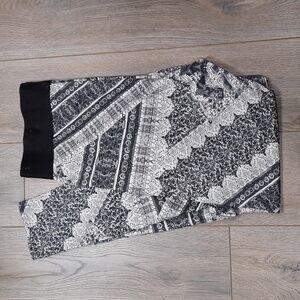Abercrombie & Fitch black & white print leggings, size large
